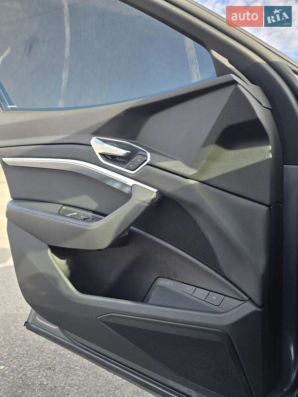 Позашляховик / Кросовер Audi e-tron 2020 в Ужгороді