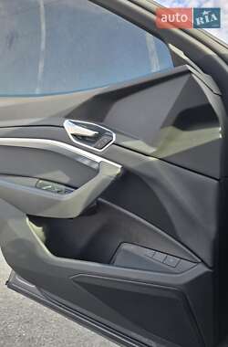 Внедорожник / Кроссовер Audi e-tron 2020 в 
