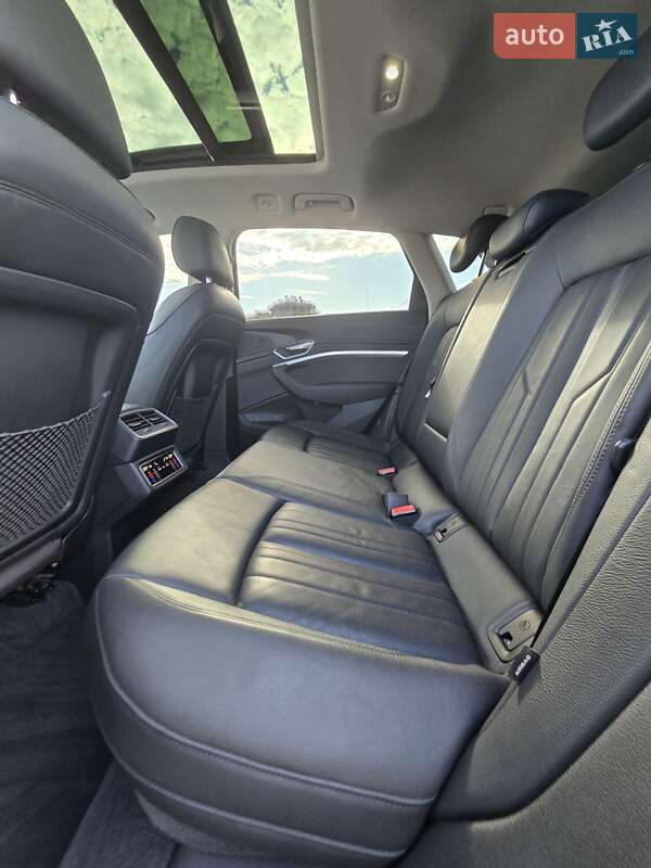 Позашляховик / Кросовер Audi e-tron 2020 в Ужгороді