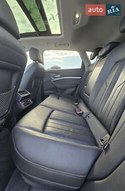Внедорожник / Кроссовер Audi e-tron 2020 в 