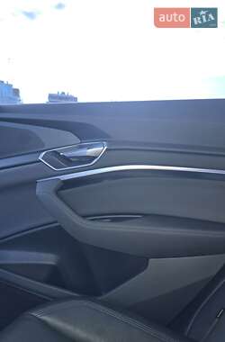 Внедорожник / Кроссовер Audi e-tron 2020 в 