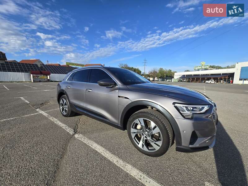 Позашляховик / Кросовер Audi e-tron 2020 в Ужгороді