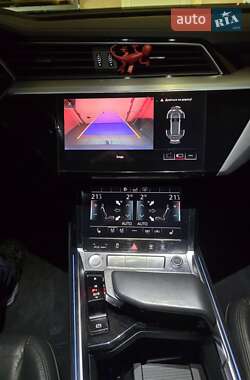 Внедорожник / Кроссовер Audi e-tron 2020 в 