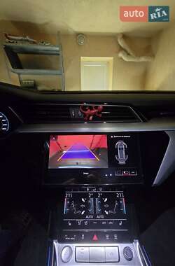 Внедорожник / Кроссовер Audi e-tron 2020 в 