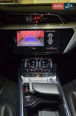 Внедорожник / Кроссовер Audi e-tron 2020 в 