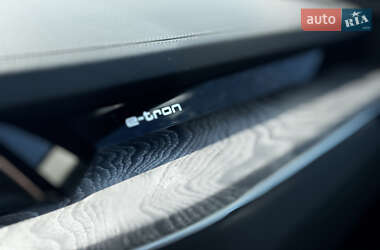 Внедорожник / Кроссовер Audi e-tron 2019 в 