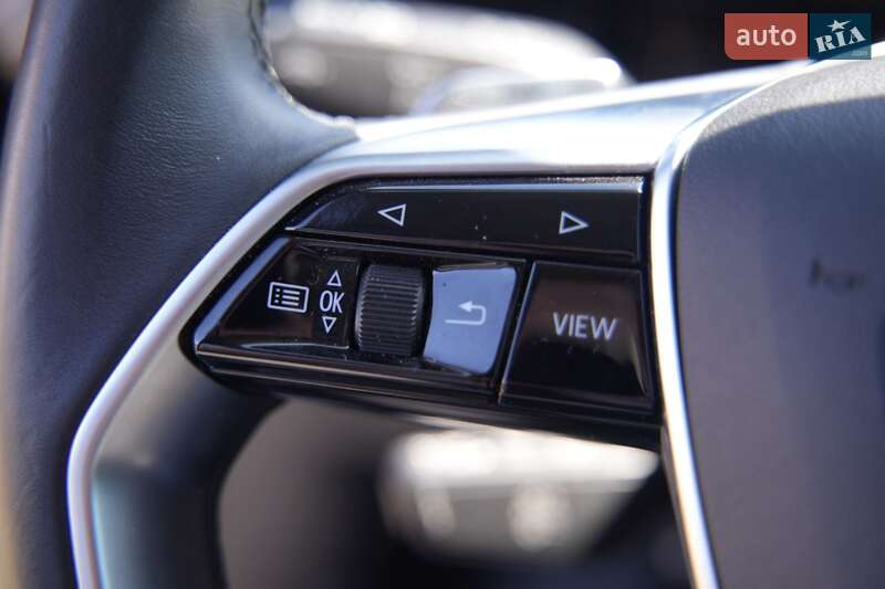 Позашляховик / Кросовер Audi e-tron 2022 в Дубні