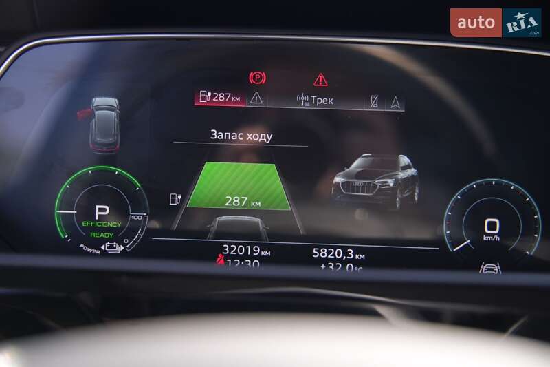 Позашляховик / Кросовер Audi e-tron 2022 в Дубні