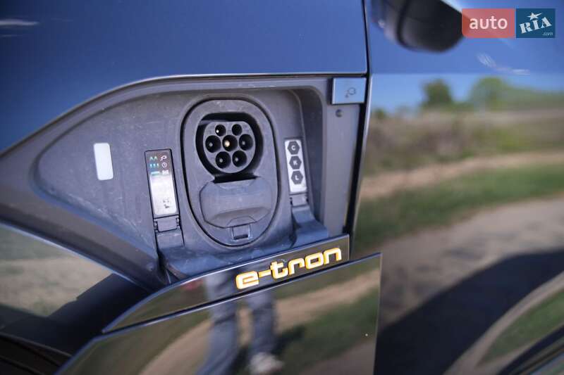 Позашляховик / Кросовер Audi e-tron 2022 в Дубні