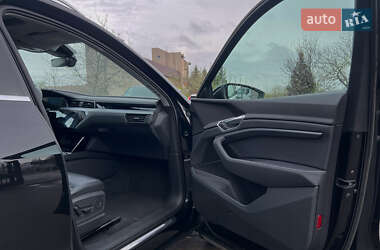 Внедорожник / Кроссовер Audi e-tron 2020 в 