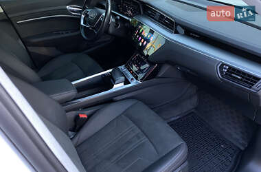 Внедорожник / Кроссовер Audi e-tron 2020 в 