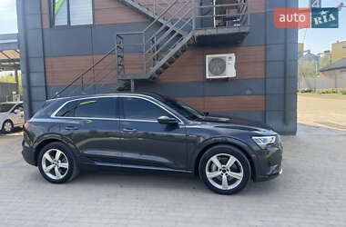 Внедорожник / Кроссовер Audi e-tron 2019 в 
