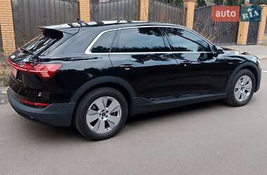 Внедорожник / Кроссовер Audi e-tron 2021 в 