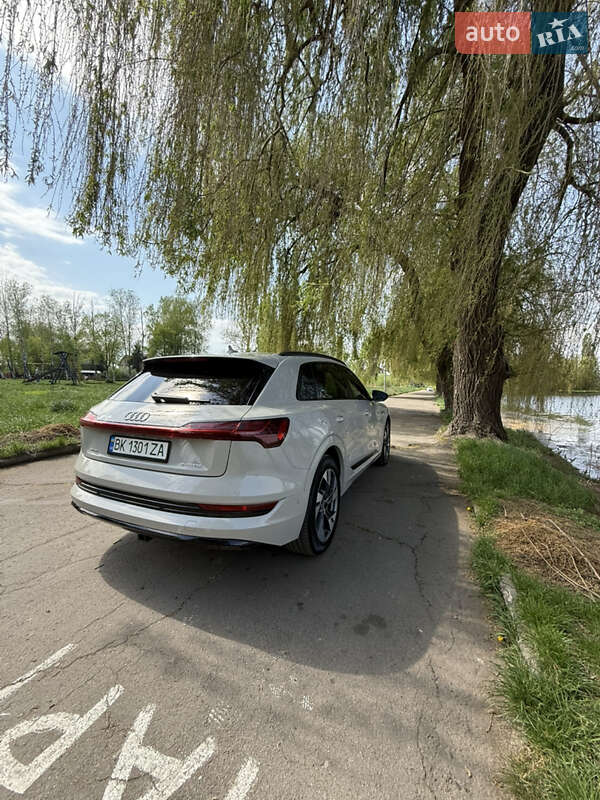 Внедорожник / Кроссовер Audi e-tron 2021 в Ровно