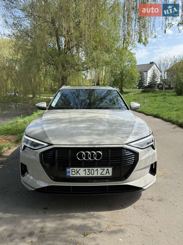 Внедорожник / Кроссовер Audi e-tron 2021 в Ровно