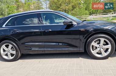 Внедорожник / Кроссовер Audi e-tron 2021 в 