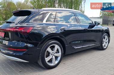 Внедорожник / Кроссовер Audi e-tron 2021 в 