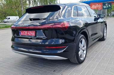 Внедорожник / Кроссовер Audi e-tron 2021 в 