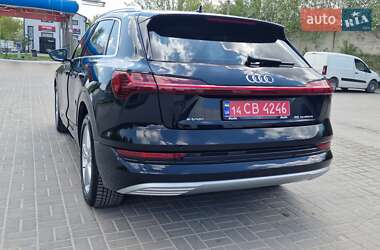 Внедорожник / Кроссовер Audi e-tron 2021 в 