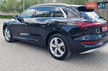 Внедорожник / Кроссовер Audi e-tron 2021 в 