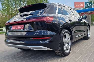Внедорожник / Кроссовер Audi e-tron 2021 в 