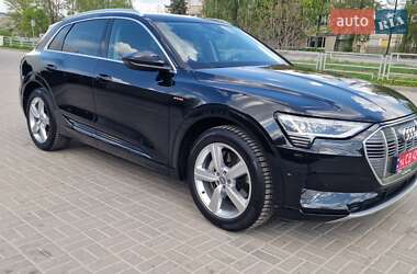 Внедорожник / Кроссовер Audi e-tron 2021 в 