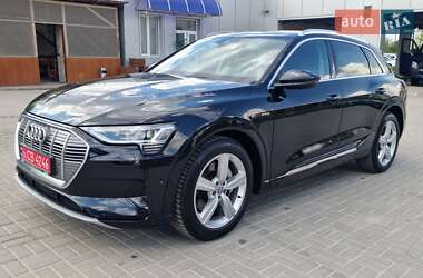 Внедорожник / Кроссовер Audi e-tron 2021 в 