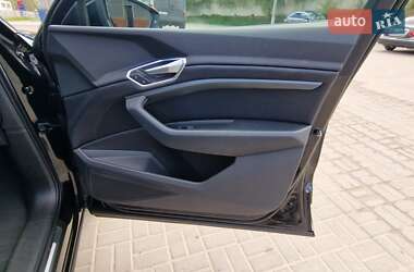 Внедорожник / Кроссовер Audi e-tron 2021 в 