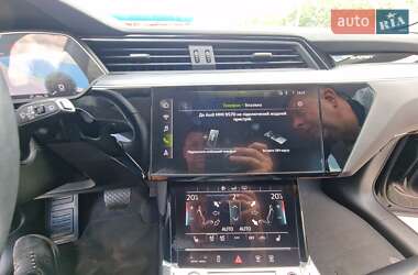 Внедорожник / Кроссовер Audi e-tron 2021 в 