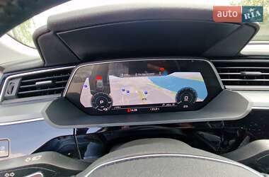Внедорожник / Кроссовер Audi e-tron 2021 в 