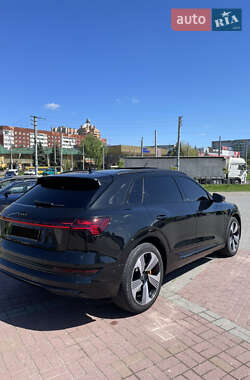 Внедорожник / Кроссовер Audi e-tron 2021 в 