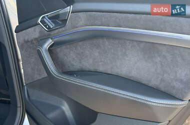Внедорожник / Кроссовер Audi e-tron 2019 в 