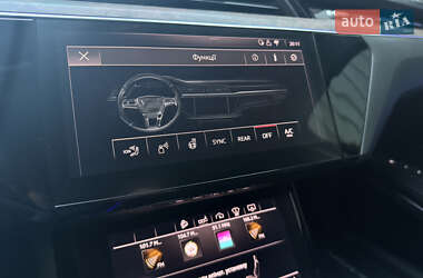 Внедорожник / Кроссовер Audi e-tron 2019 в 