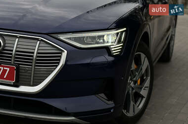 Внедорожник / Кроссовер Audi e-tron 2020 в 