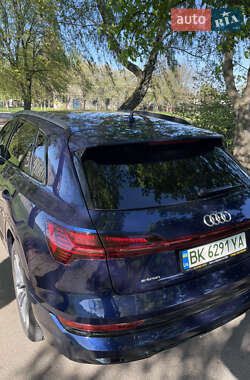 Внедорожник / Кроссовер Audi e-tron 2021 в 