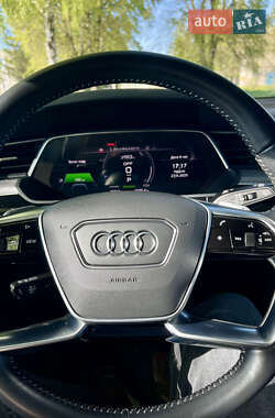 Внедорожник / Кроссовер Audi e-tron 2021 в 