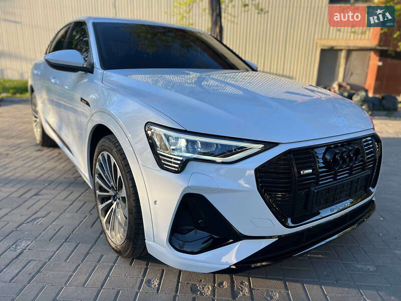 Позашляховик / Кросовер Audi e-tron 2022 в Дніпрі