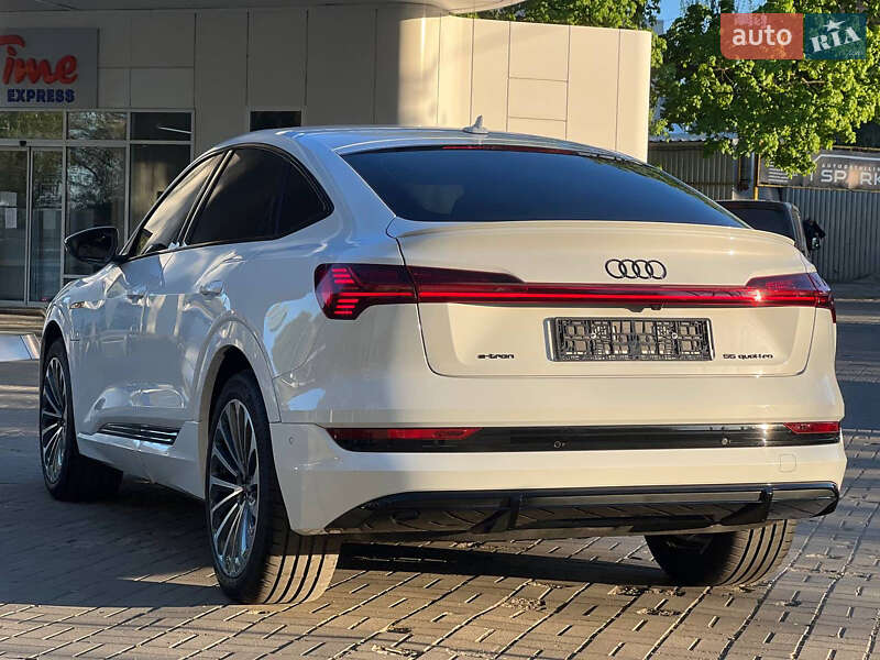 Позашляховик / Кросовер Audi e-tron 2022 в Дніпрі