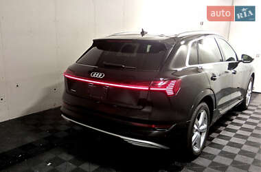 Внедорожник / Кроссовер Audi e-tron 2019 в 