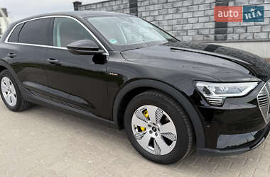 Внедорожник / Кроссовер Audi e-tron 2022 в 