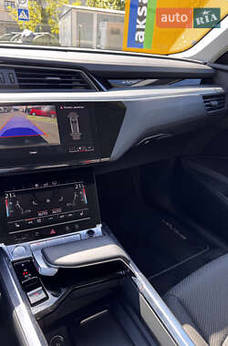 Позашляховик / Кросовер Audi e-tron 2020 в 
