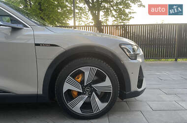 Внедорожник / Кроссовер Audi e-tron 2020 в 