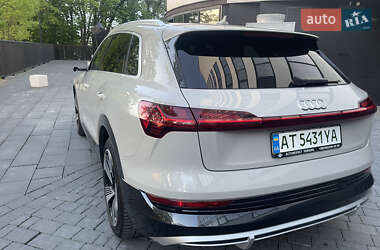 Внедорожник / Кроссовер Audi e-tron 2020 в 
