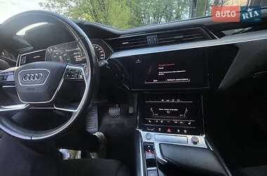 Внедорожник / Кроссовер Audi e-tron 2020 в 