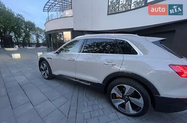Внедорожник / Кроссовер Audi e-tron 2020 в 