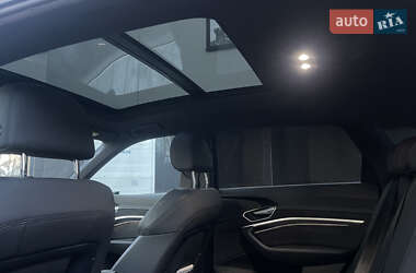 Внедорожник / Кроссовер Audi e-tron 2020 в 