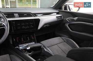 Внедорожник / Кроссовер Audi e-tron 2020 в 