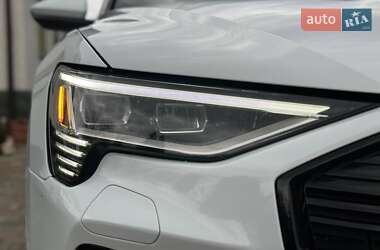 Внедорожник / Кроссовер Audi e-tron 2021 в 
