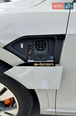 Внедорожник / Кроссовер Audi e-tron 2021 в 
