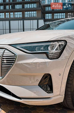 Внедорожник / Кроссовер Audi e-tron 2019 в 